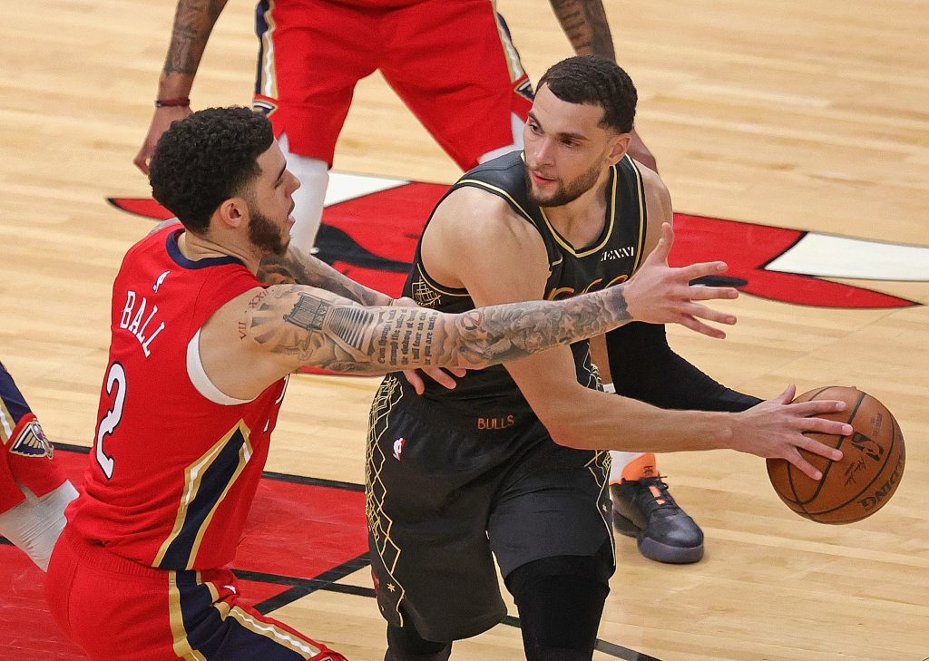 Lonzo Ball guards Bulls star Zach LaVine