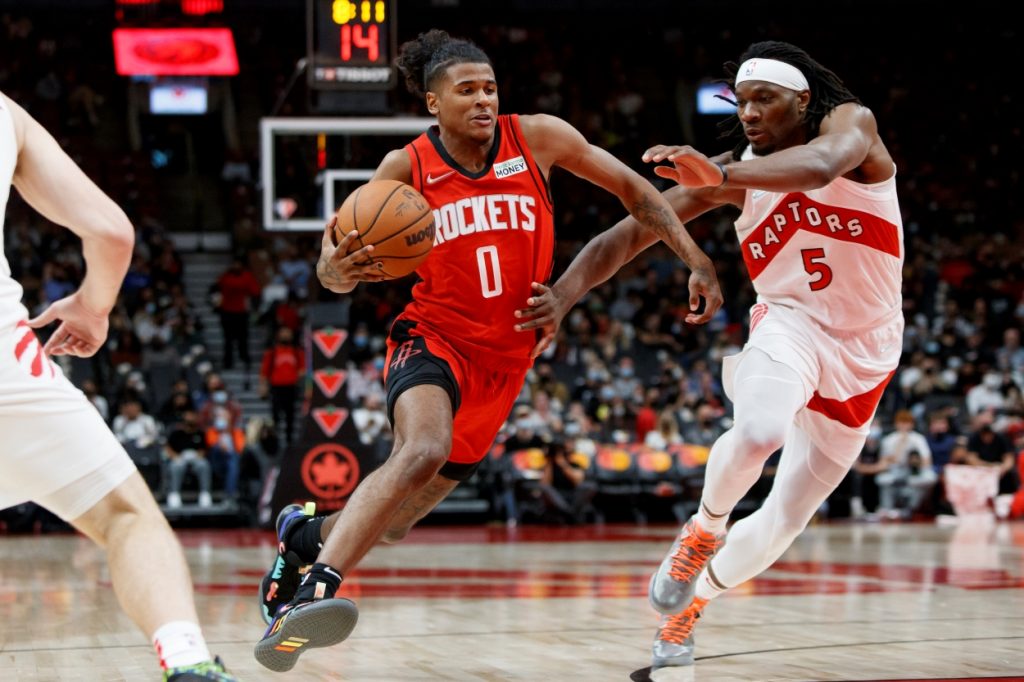 Houston Rockets rookie Jalen Green drives to the rim.