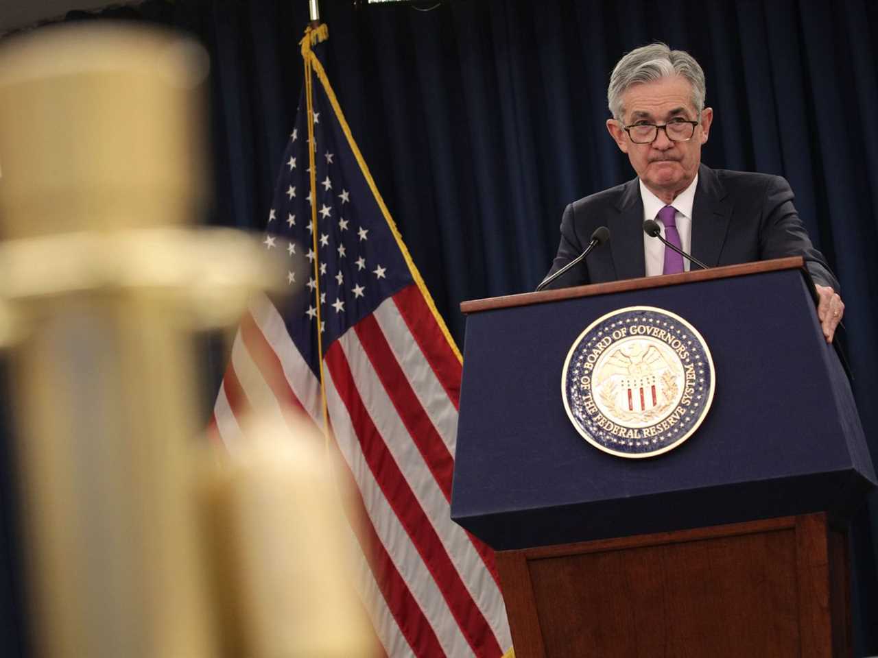 Jerome Powell speaking from behind a lectern.