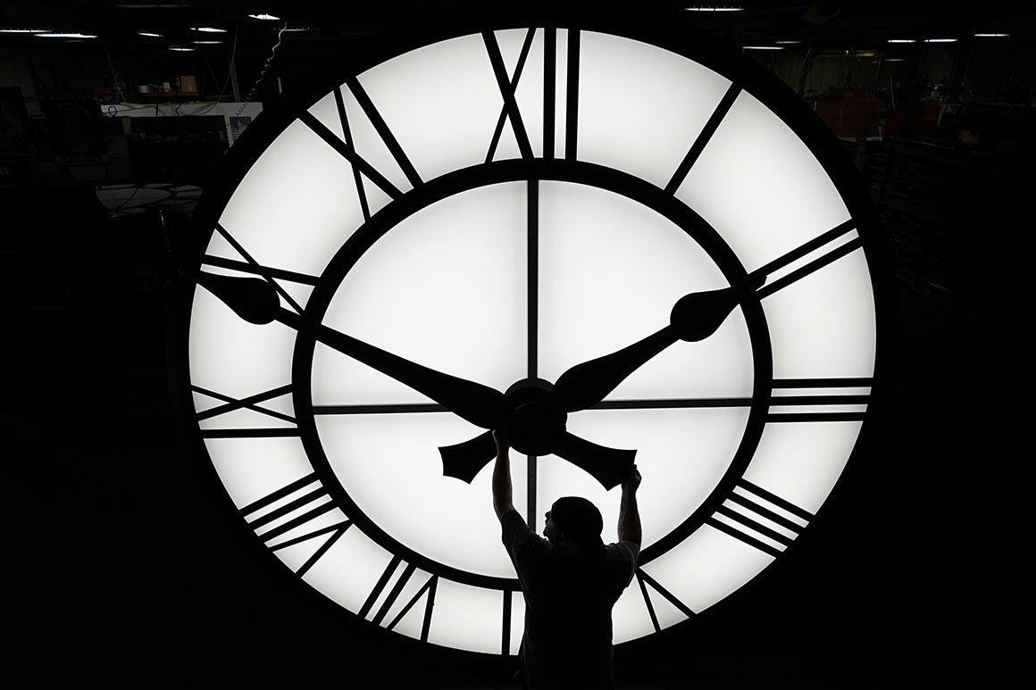 The bitter, nasty dispute over the permanentization of daylight saving time