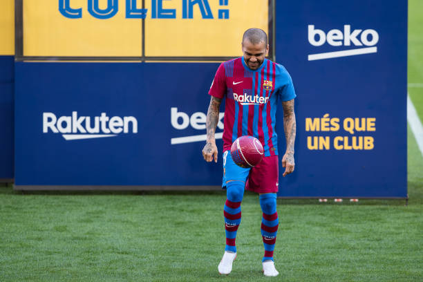 Barcelona's Dani Alves: If they give me a couple of hours, I'll go for Messi.