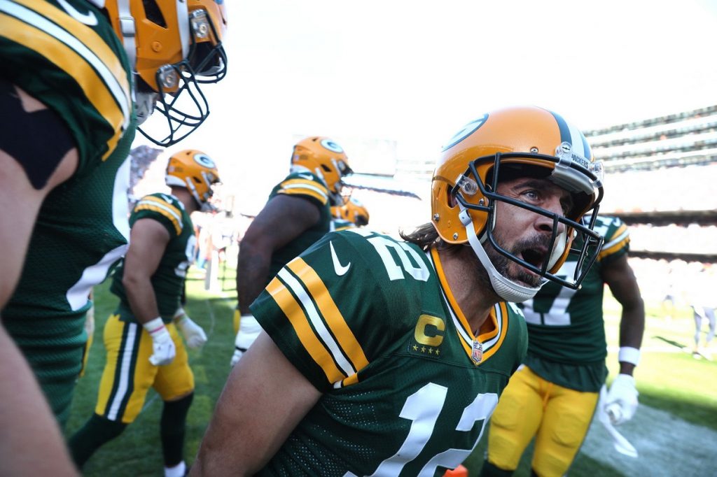 Aaron Rodgers owns the Chicago Bears 