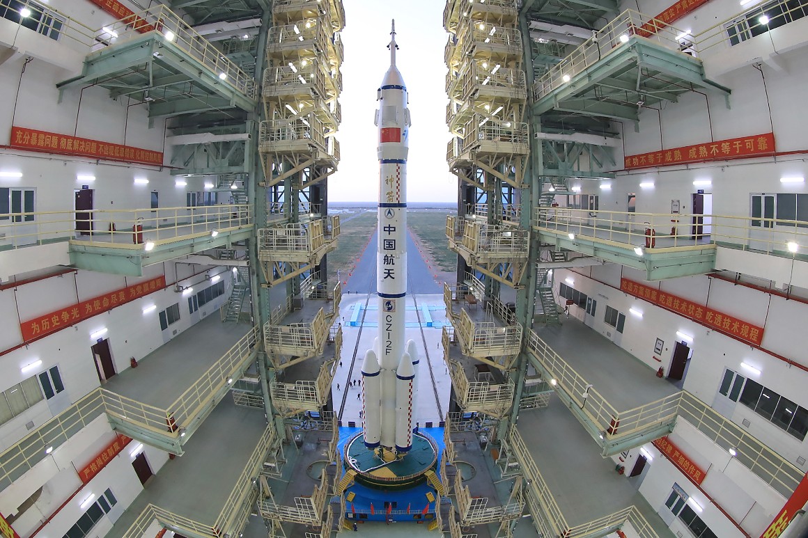 We're falling behind: 2022 is seen as a crucial lap in the race to space with China