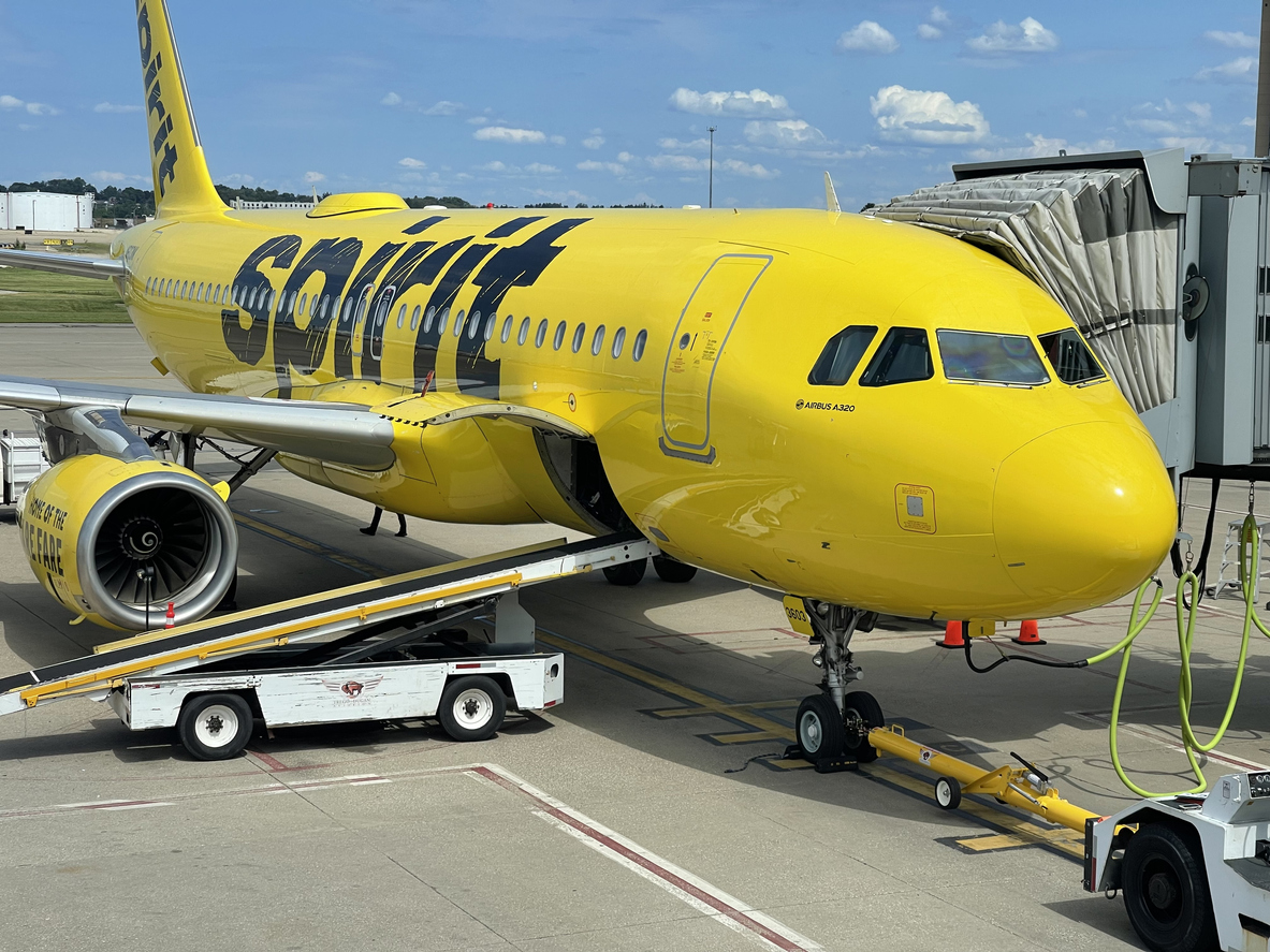 spirit airline airplane