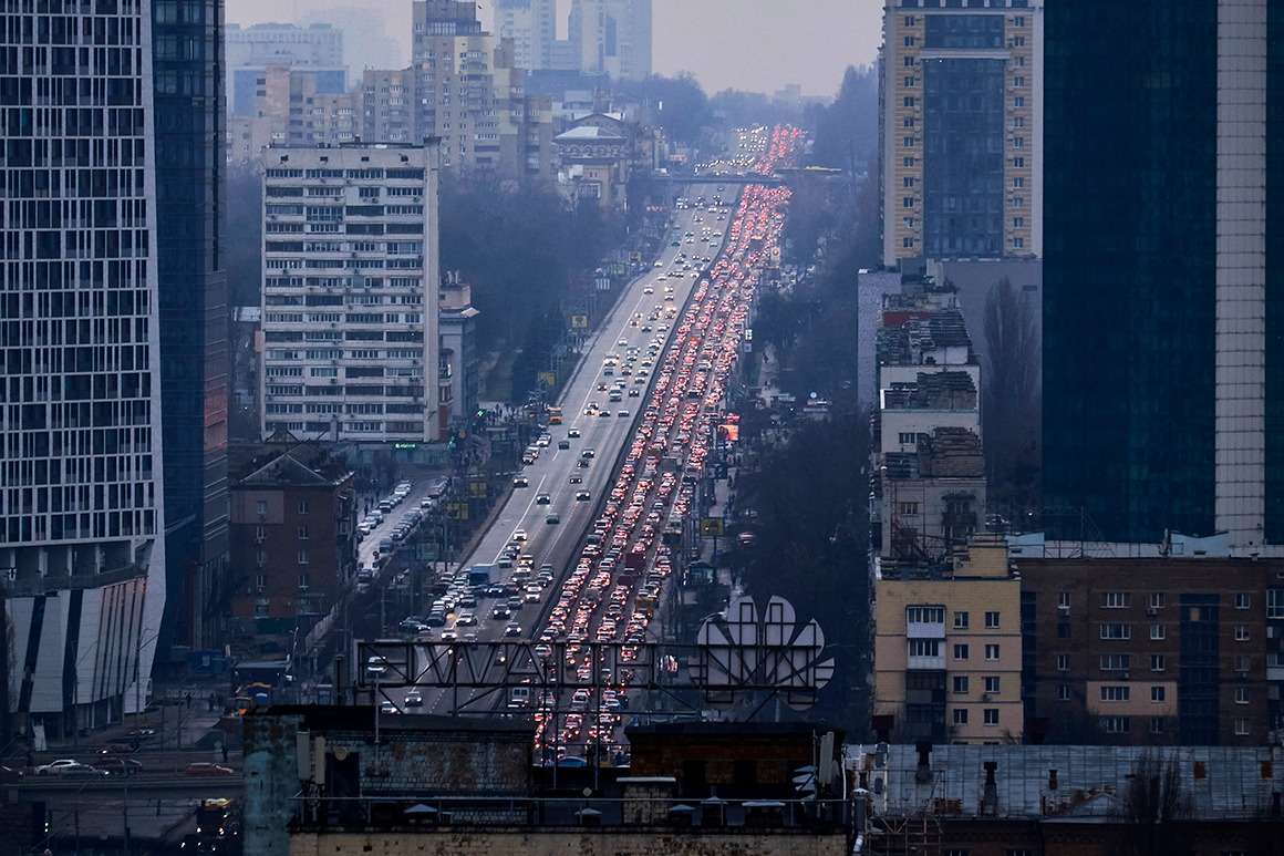 Today in photos: Fear, flight, and tragedy in Ukraine