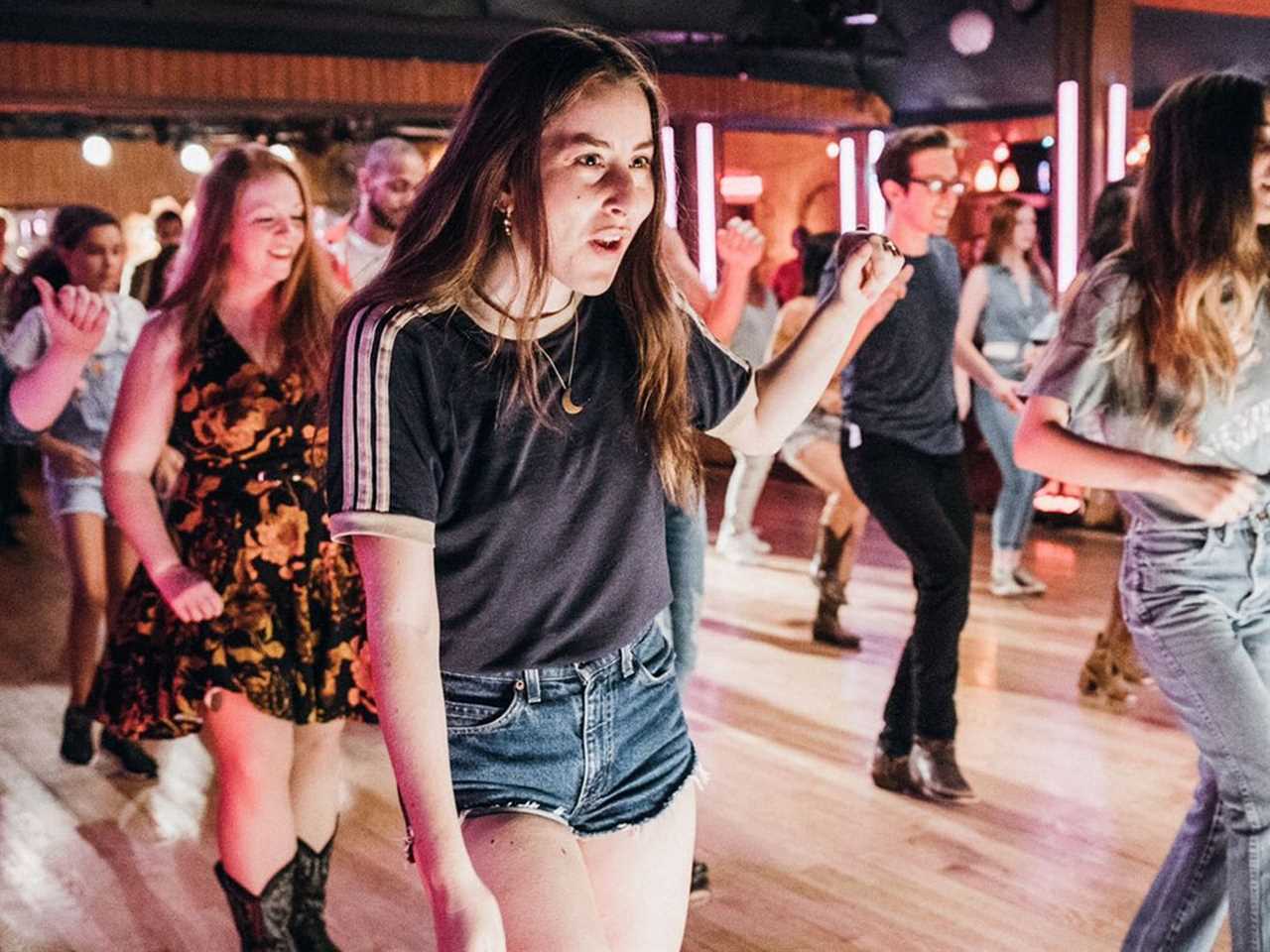 A still from Haim’s music video. They’re line-dancing.