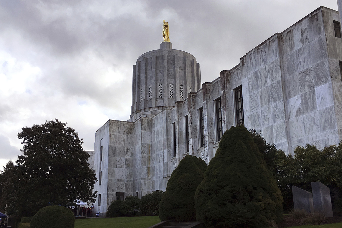 Oregon and Kentucky scrap an Obama-era policy for expanding health insurance