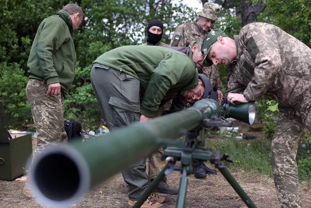 'They are carpet-bombing us': Ukrainian troops are getting pounded as they await heavy weapons from the West