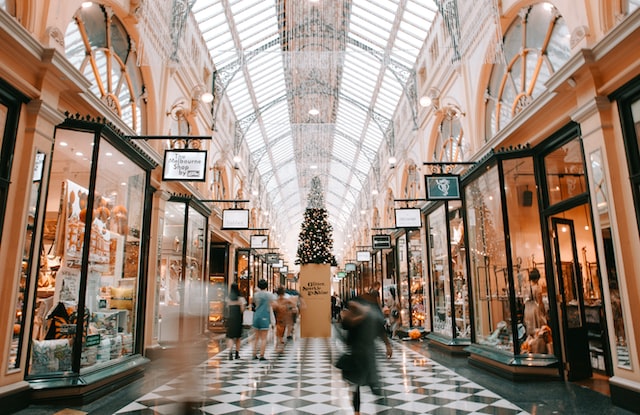 Shopping Abroad: 7 Useful Tips To Know About