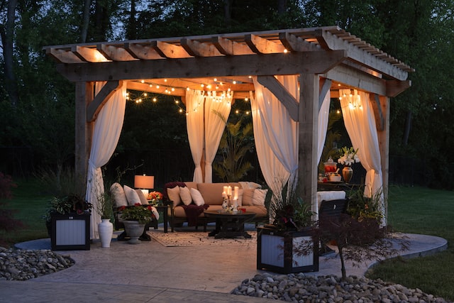 Tips for a Harmonious Mix of Garden and Patio
