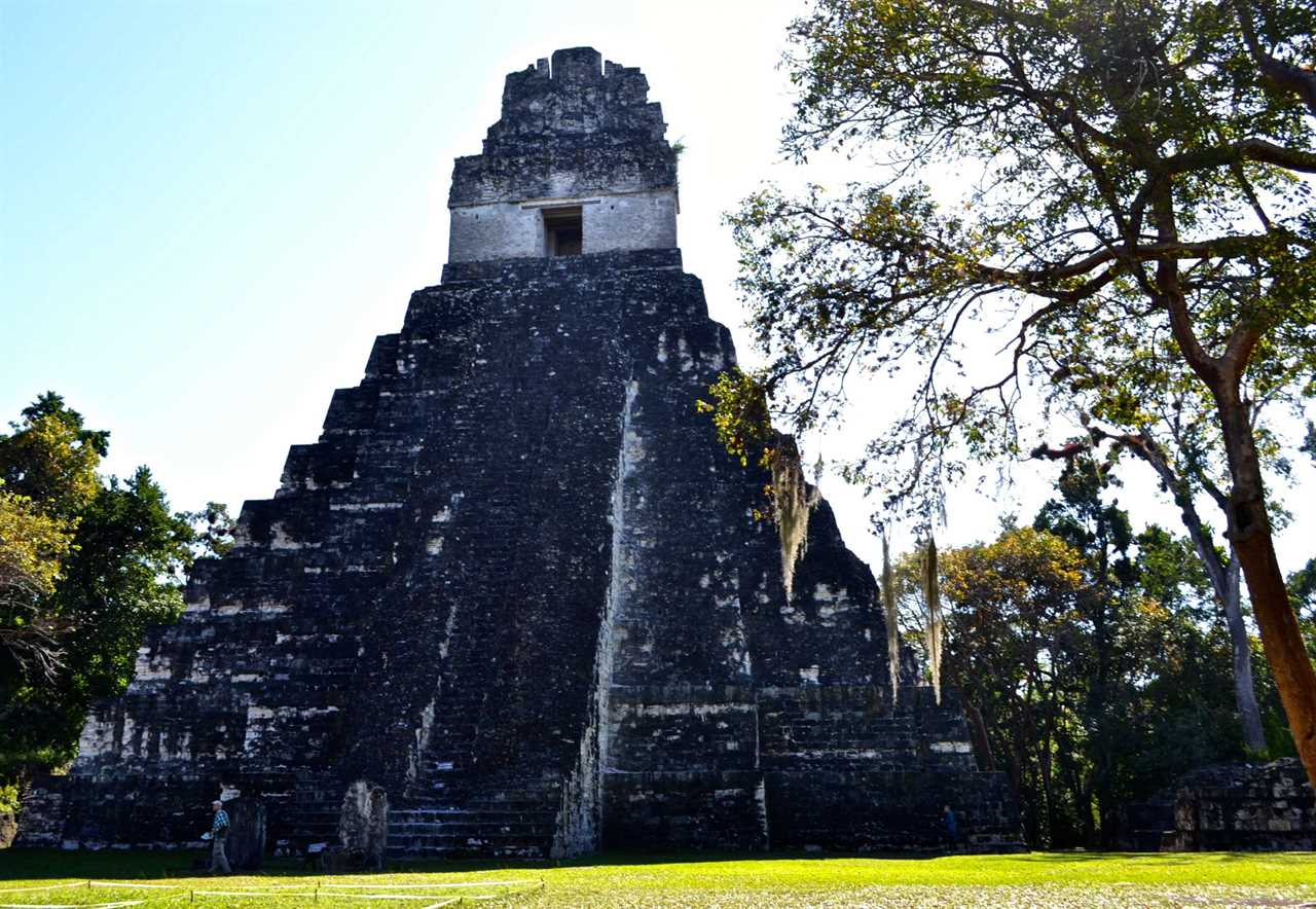 Mayan piramid in tikal guatemala