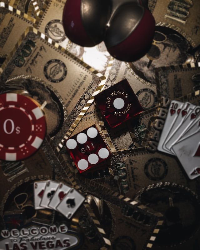 How to play at an online casino.