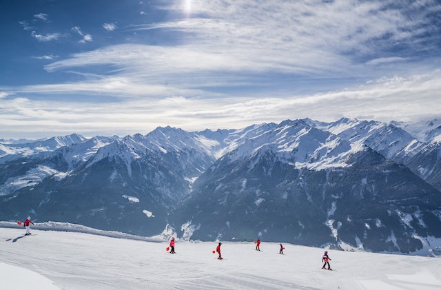 Tips to Plan Your First Family Ski Trip