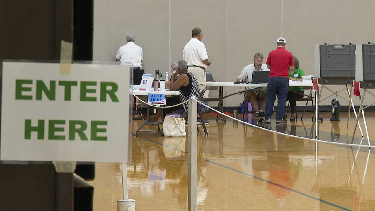 Report: Far-right users of social media claim that they will be working as poll workers