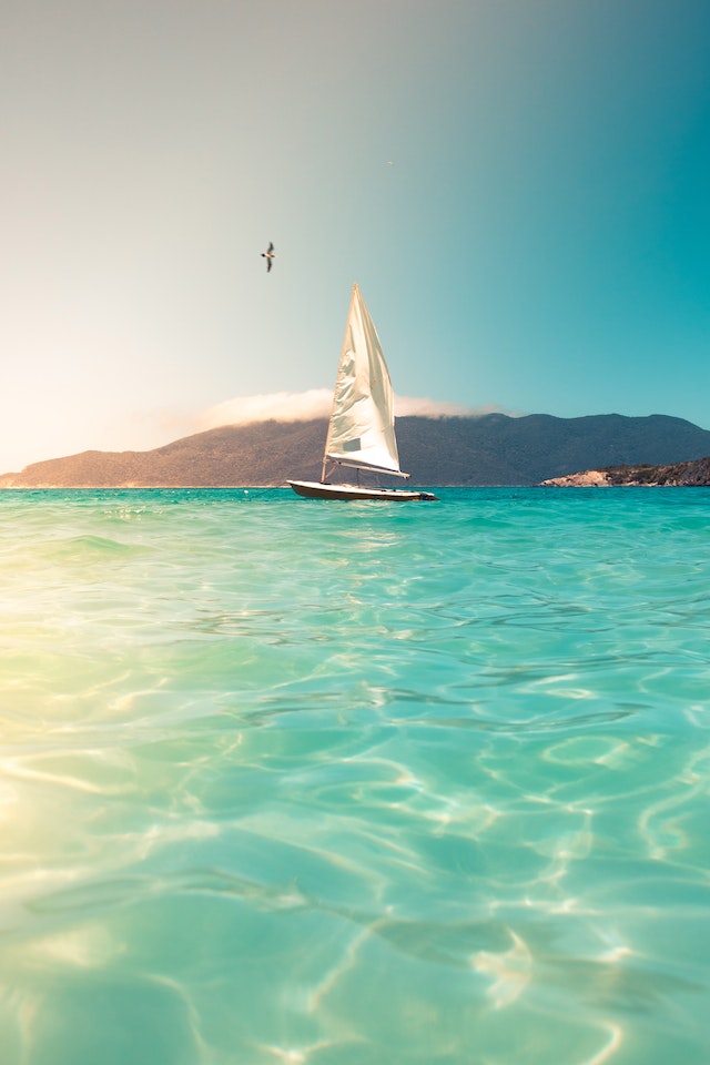 boat on the clear water of a beach in Jindabyne during summer