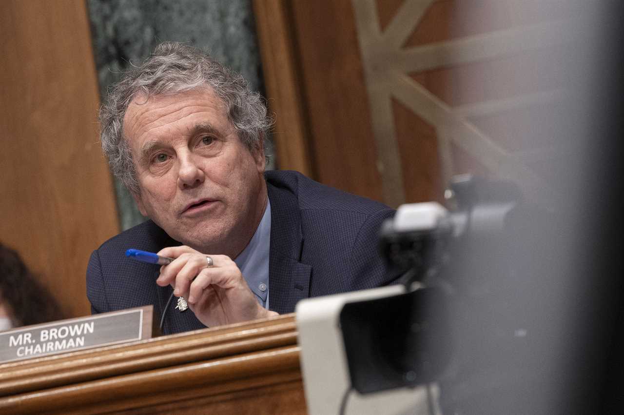 Elizabeth Warren wants to see a major crypto bill passed. Sherrod Brown disagrees.