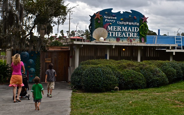 entrance weeki wachee mermaid show