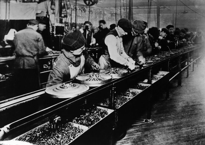 The worldïs first assembly line at Ford, plant highland park /USA: Trained workers put together the flywheel - magneto ignition system for the Model T - 1913