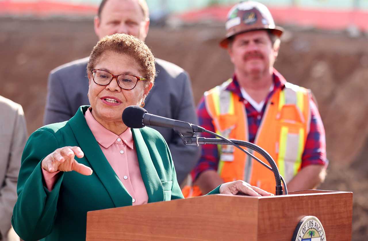 Karen Bass's mission: 17,000 people get off the streets in Los Angeles within a year