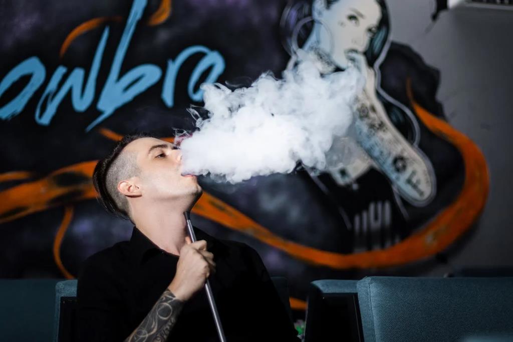 These are some useful and practical tips to help you enjoy vaping while traveling the world