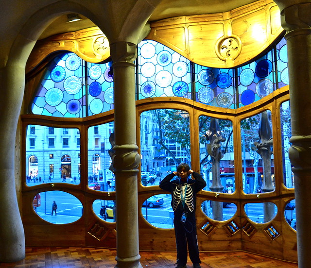 living room of casa batllo antoni gaudi