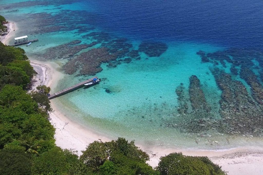 8 Top Beaches in HONDURAS You Must Visit in 2023