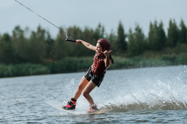 girl doing surf