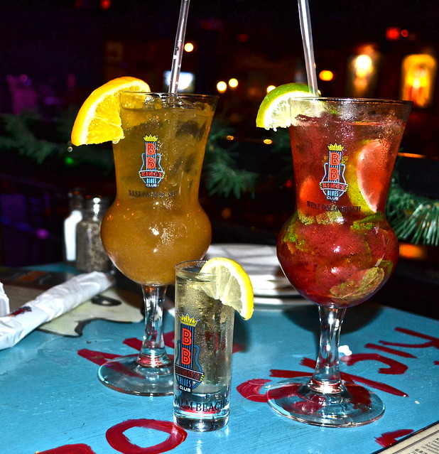 strawberry mojito and chocolate cake at bb kings palm beach 