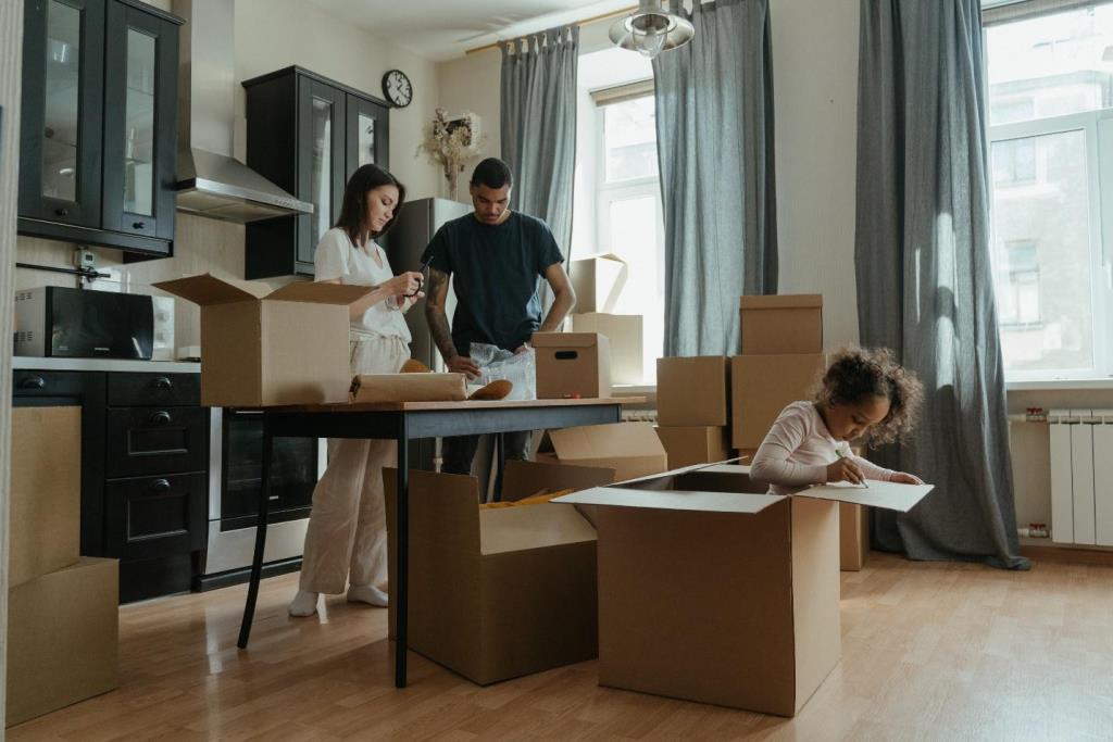 Are you moving for the first time? Here are 6 helpful tips