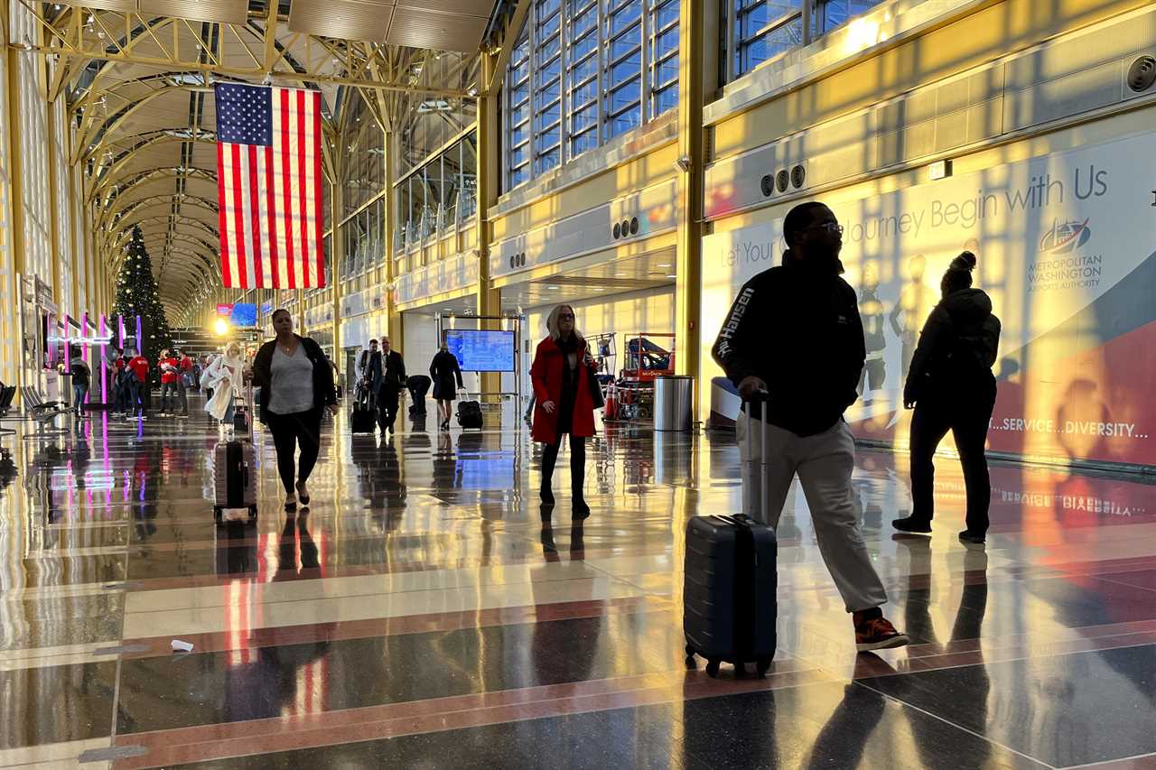 A battle over Congress' favorite airport turns into a Beltway game