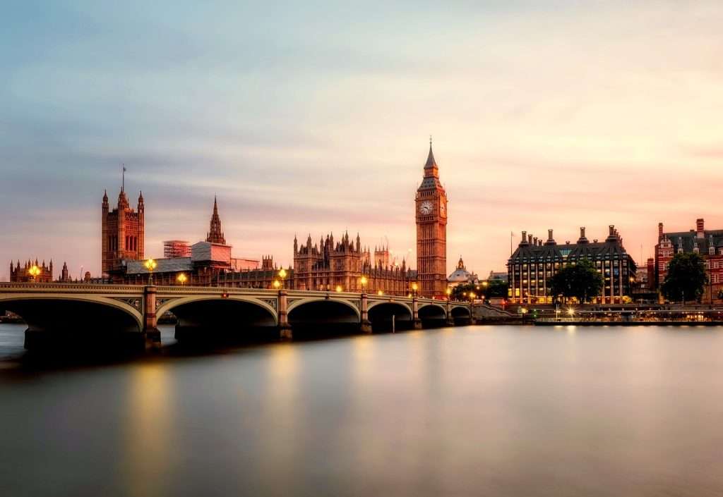 In 5 Easy Steps, you can Travel & Work in the UK