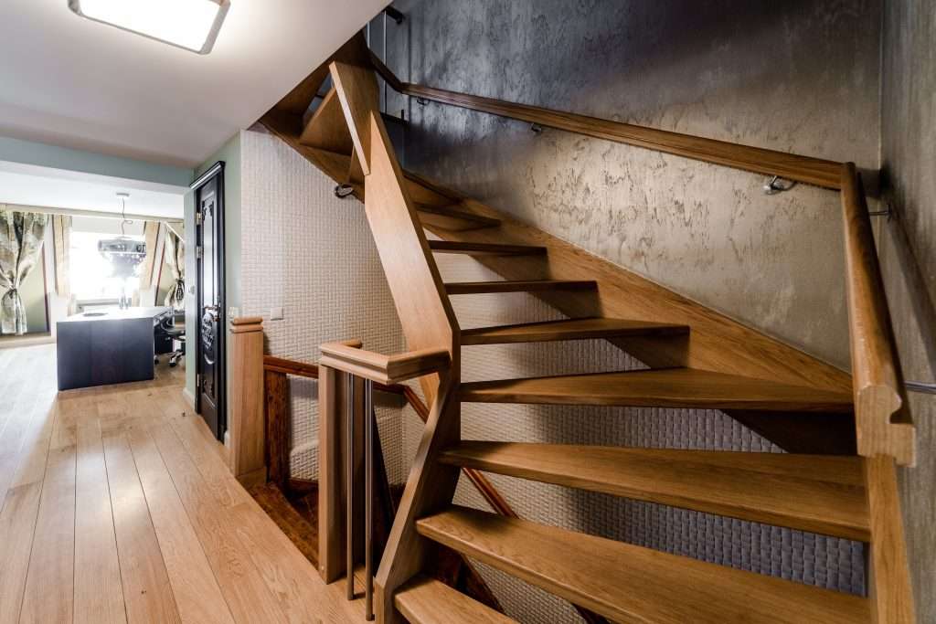 The Benefits of Adding a Wooden Staircase to Your Home