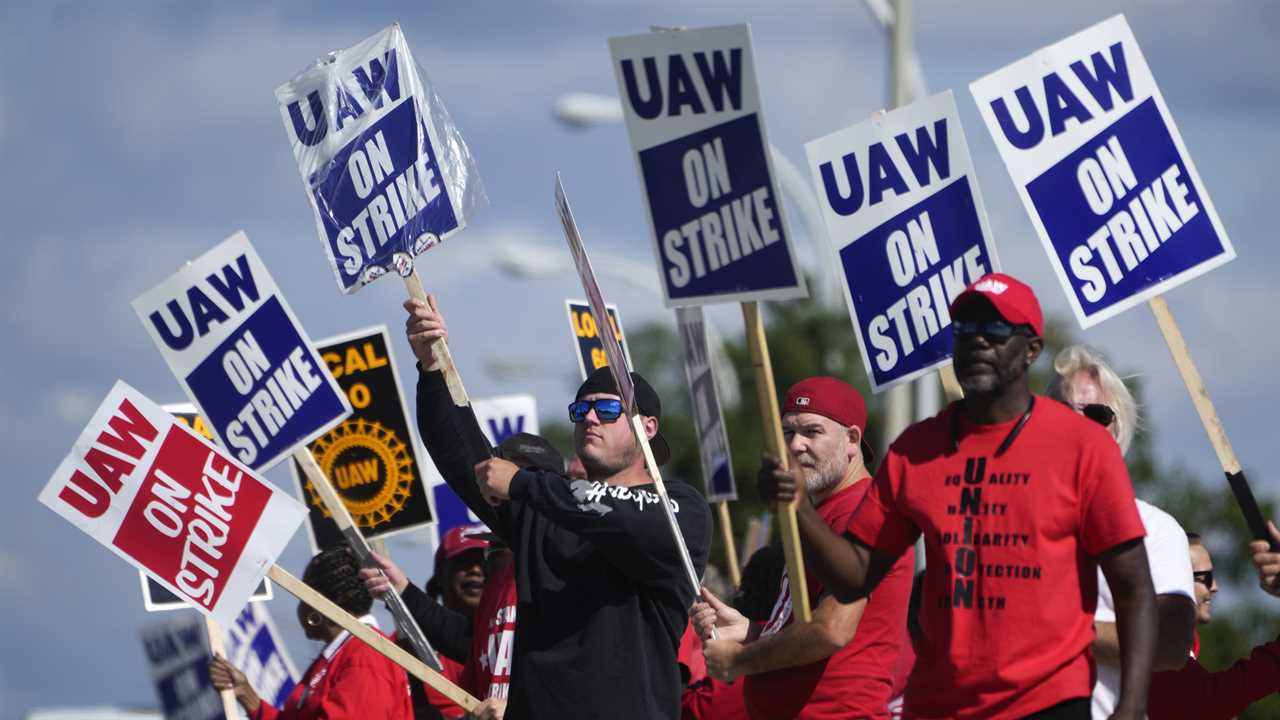 Could the UAW strike continue for 11 weeks? Could the UAW strike last even longer?