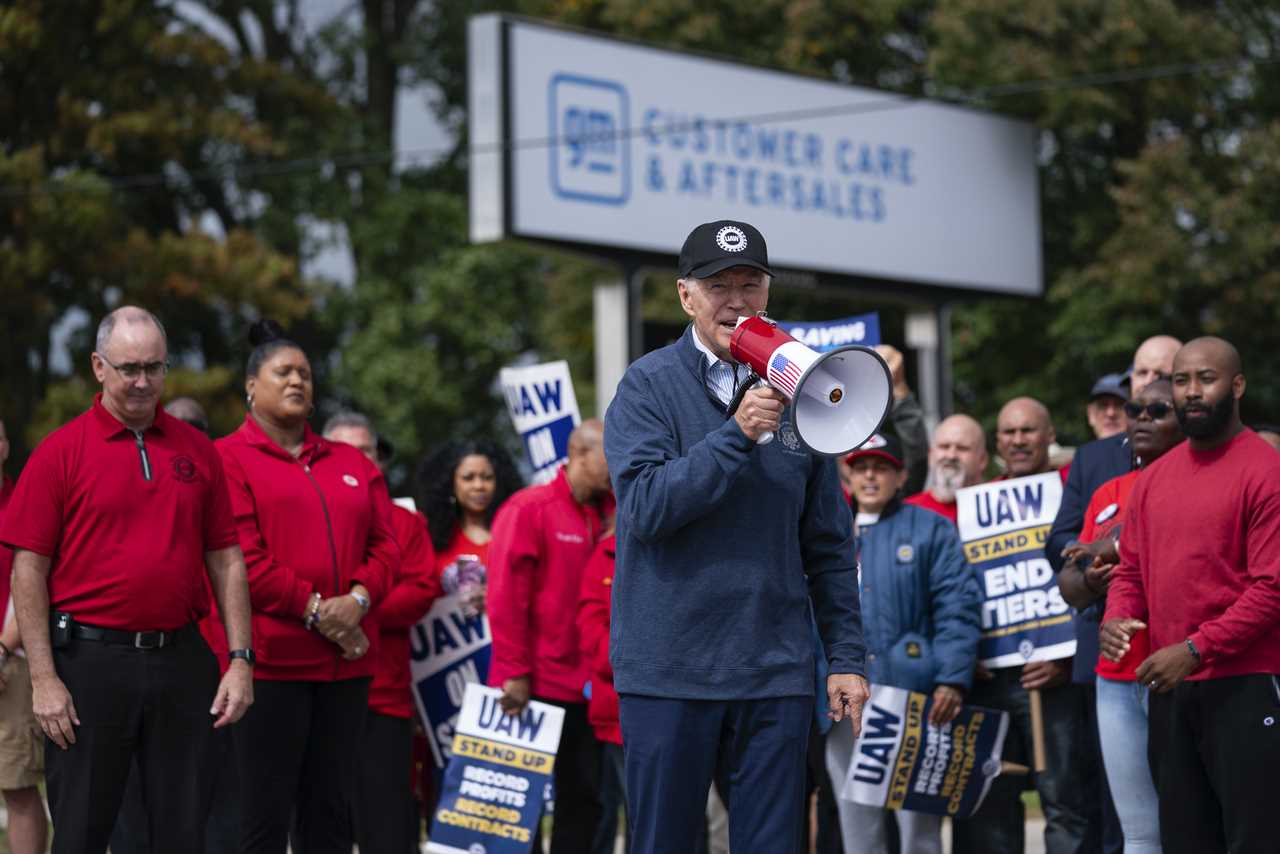 Trump's GOP opponents weigh the politics of auto strikes: Fire workers or rally them?