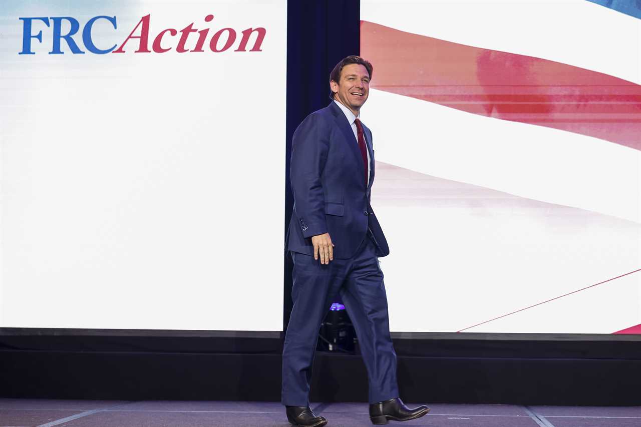 Three Expert Shoemakers Suggest Ron DeSantis is Wearing Height Boosters