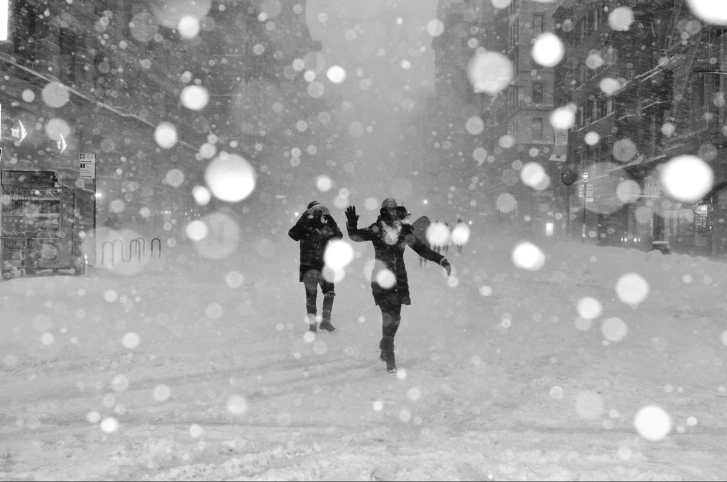 woman weating a heated vest by venustas playing in the snow