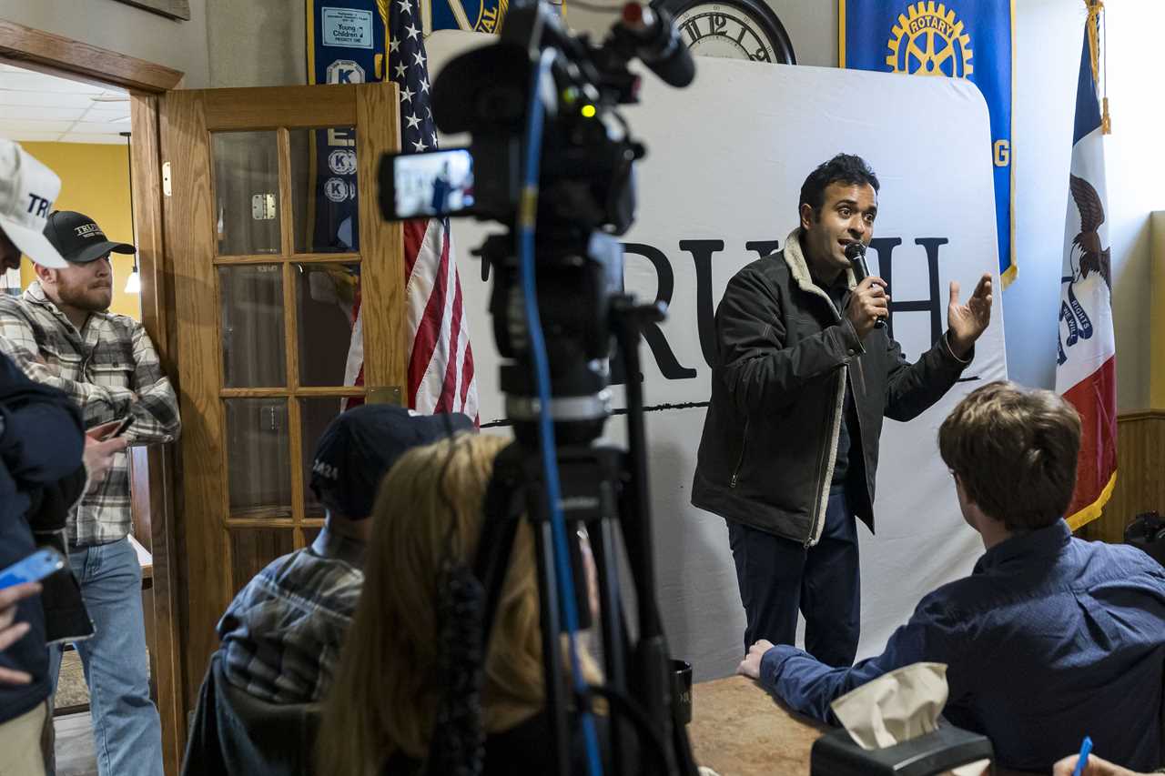 The nation's partisan divide runs right down the buffet line of this pizza chain