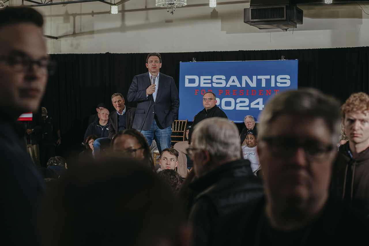 DeSantis' supporters prepare for the Iowa election