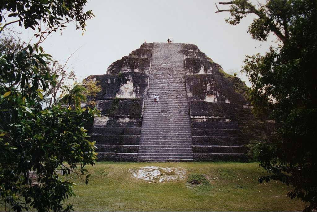 Tikal pyramid Mundo Perdido