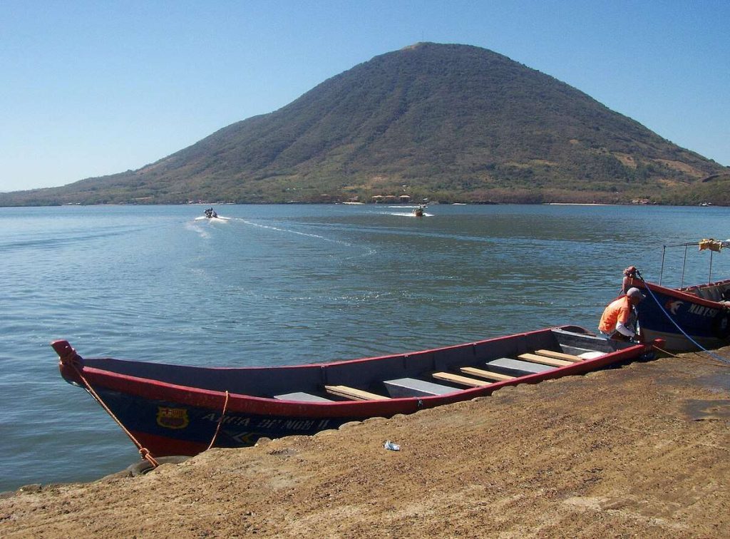 isla del tigre volcano in honduras