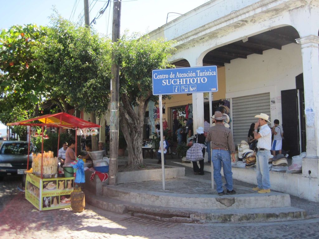 suchitoto sign and people near a building in suchitoto el salvador