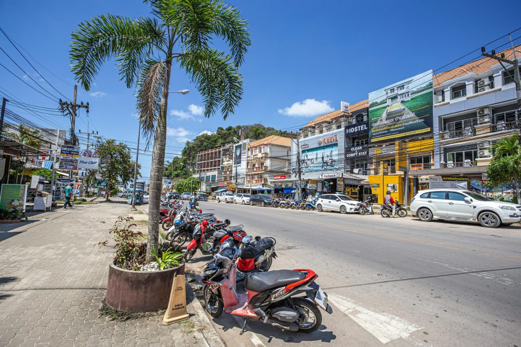 Discover the thrills of the island by renting a motorbike in Phuket.