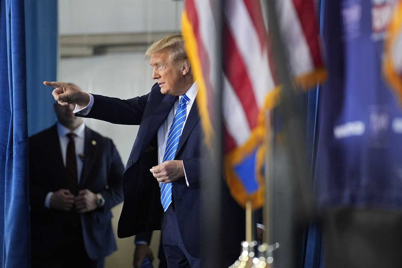 Trump calls UAW president a 'dope' after union endorses Biden