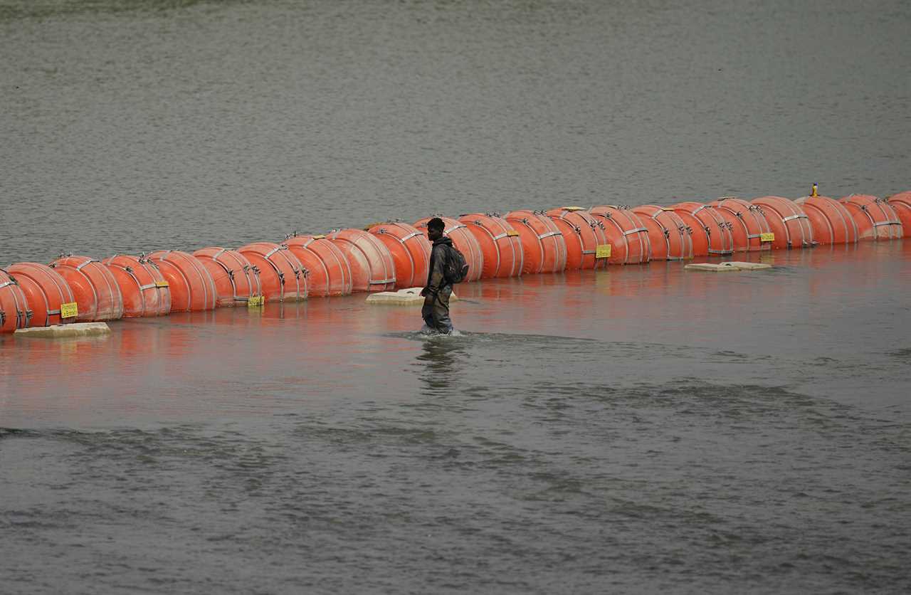 Texas river border buoys will remain in place as the 5th Circuit hears case