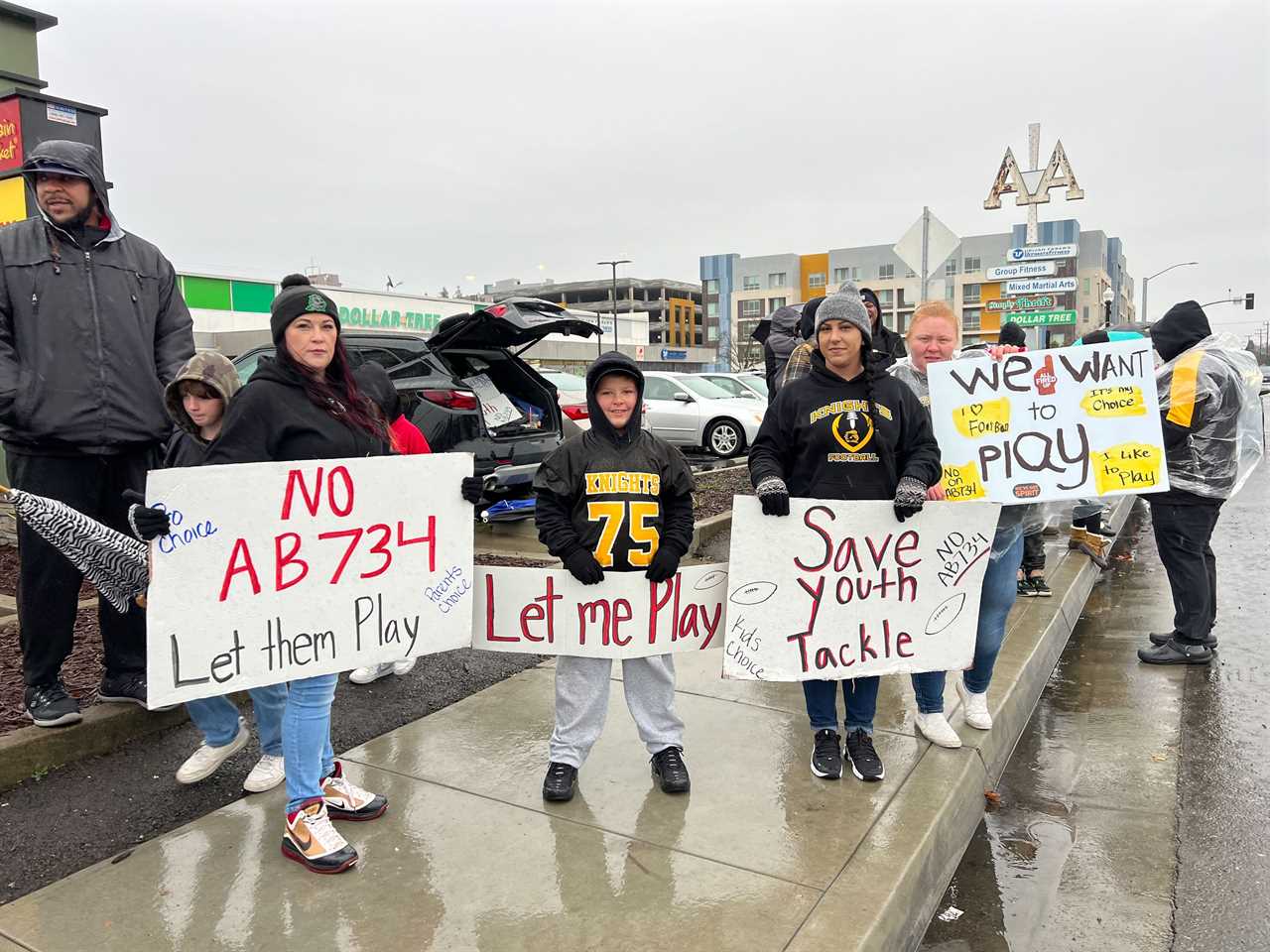 Newsom's veto of the ban on youth tackle football has ended.